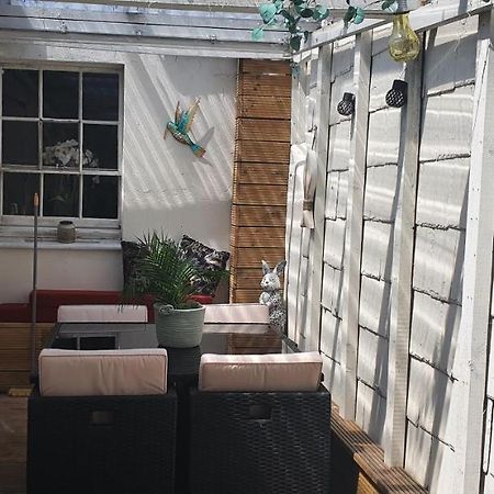 Gigi'S Place Уеймут Екстериор снимка