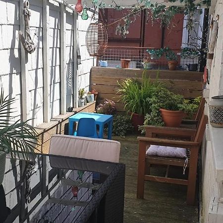 Gigi'S Place Уеймут Екстериор снимка