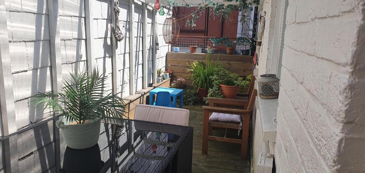 Gigi'S Place Уеймут Екстериор снимка
